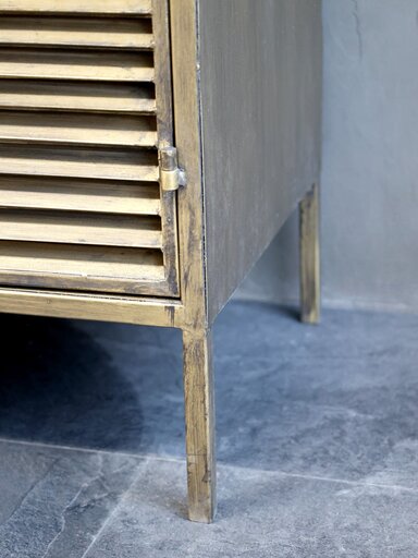 Impressionen zu Chic Antique Schrank aus Eisen mit Lamellentüren, Bild 4