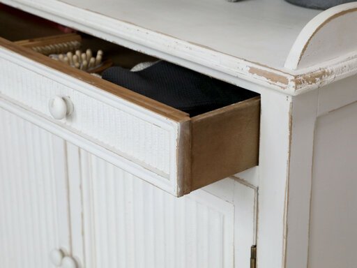 Impressionen zu Chic Antique Schrank mit Rillen 2 Türen und 1 Schublade, Bild 1