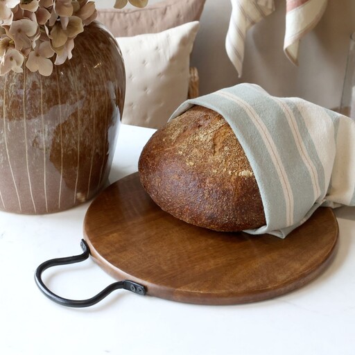 Impressionen zu Chic Antique Tapasbrett Tours cm Walnuss-Finish mit Ledergriff, Bild 3