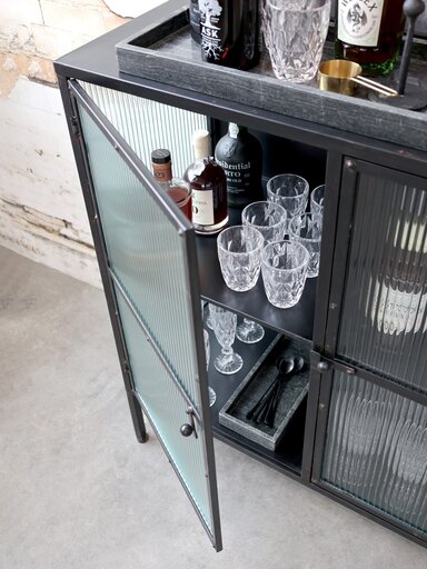 Impressionen zu Chic Antique Vitrinenschrank aus Eisen mit gerillten Glastüren, Bild 2