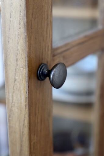 Impressionen zu Chic Antique Landhaus Vitrinenschrank Marseille mit 2 Türen und Regalen, Bild 5