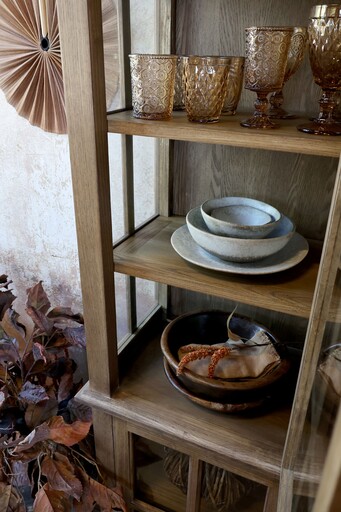 Impressionen zu Chic Antique Landhaus Vitrinenschrank Marseille mit 2 Türen und Regalen, Bild 9