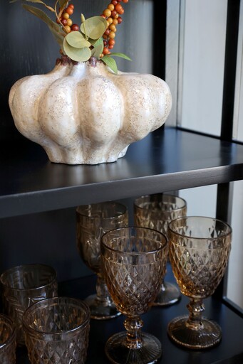 Impressionen zu Chic Antique Landhaus Vitrinenschrank Marseille mit 2 Türen und Regalen, Bild 12