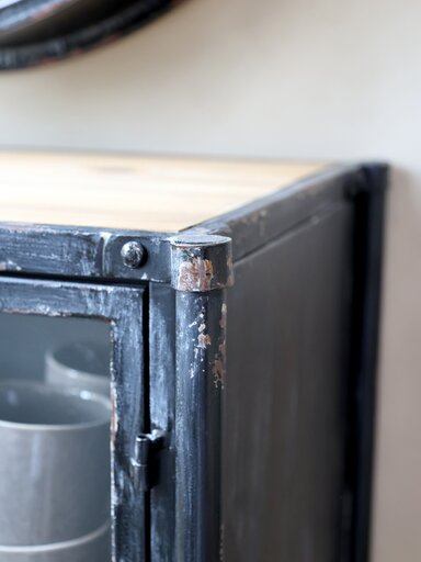 Impressionen zu Chic Antique Vitrinenschrank mit Glastüren im Industrial Look, Bild 2