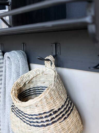 Impressionen zu Chic Antique Wandregal mit 4 Fächern und 5 Haken, Bild 4