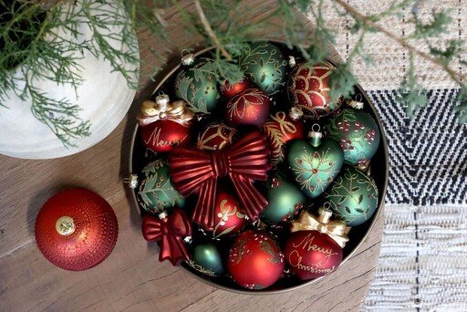 Impressionen zu Chic Antique Weihnachtskugel mit Schleife und Schriftzug Kirschrot, Bild 2