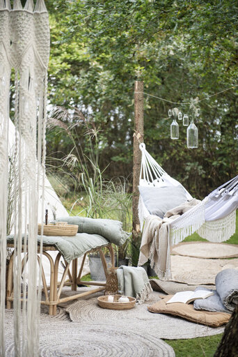 Impressionen zu IB Laursen Gartenbank aus Rattan, Bild 2