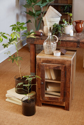 Impressionen zu IB Laursen Beistelltisch, Schrank mit Glastür und Ablage UNIKA Shaker, Bild 2