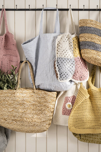 Impressionen zu IB Laursen Gehäkelte Tasche Coral Almond mit Blume, Bild 5