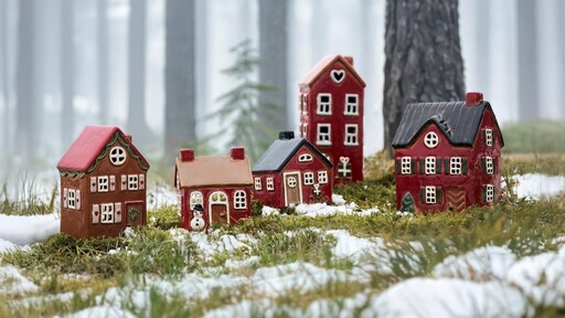 Impressionen zu IB Laursen Teelichthaus Stillenat Keramikhäuschen mit Schlitten Motiv, Bild 2
