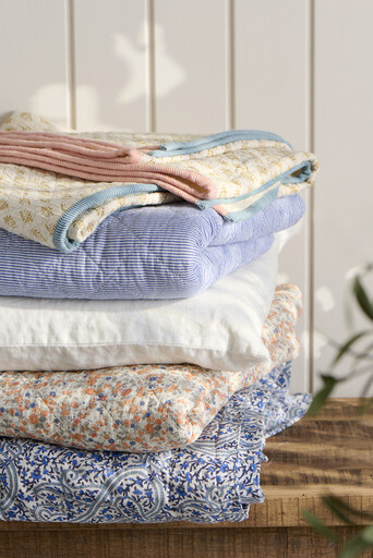 Impressionen zu IB Laursen Quilt mit verschiedenen Blumen-Mustern, Bild 6