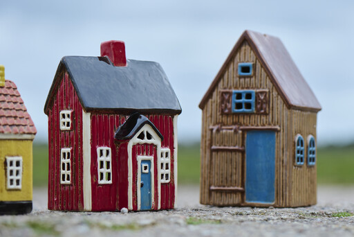 Impressionen zu IB Laursen Lichthaus Visby Scheune mit blauer Tür, Bild 1
