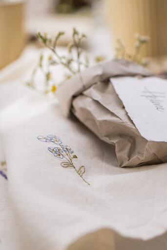 Impressionen zu IB Laursen Stoffserviette Flora mit aufgestickten Blumen, Bild 5