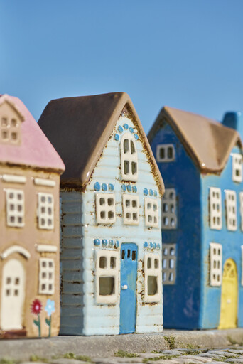 Impressionen zu IB Laursen Teelichthaus Visby mit blauer Tür und braunem Dach, Bild 2