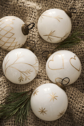 Impressionen zu IB Laursen Große Weihnachtskugeln 5er-Set mit goldfarbener Eingravierung, Bild 3