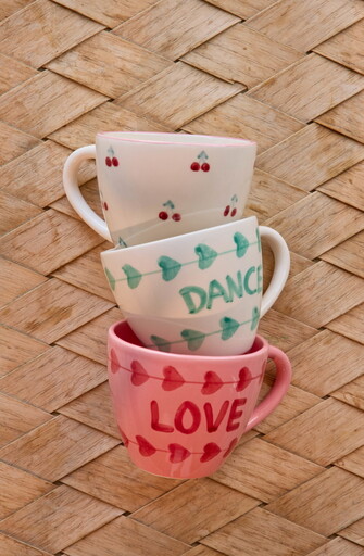 Impressionen zu RICE Jumbo Keramiktasse - Handbemaltes DANCE Design, Bild 1
